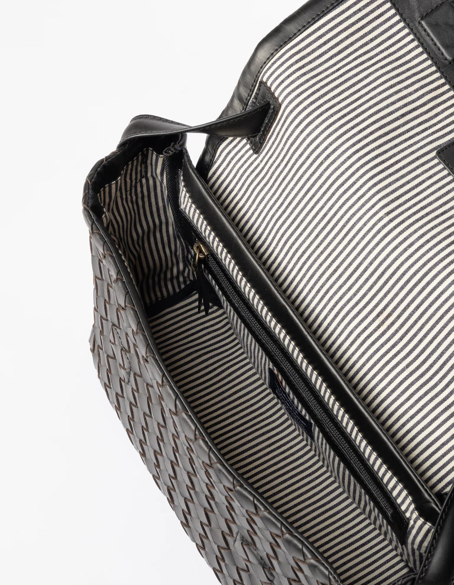 Kenzie Shoulder Bag in Woven Classic Leather