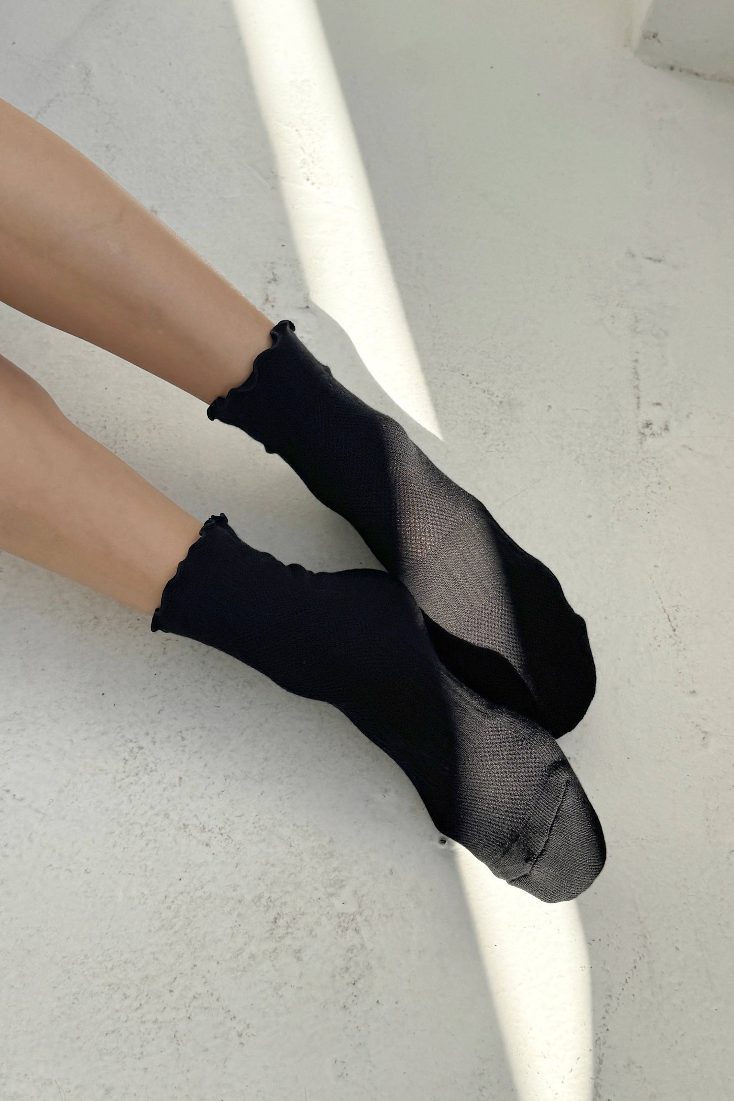 Ruffled Hugger Crew Socks  (Wholesale): BANANA CREAM / RED