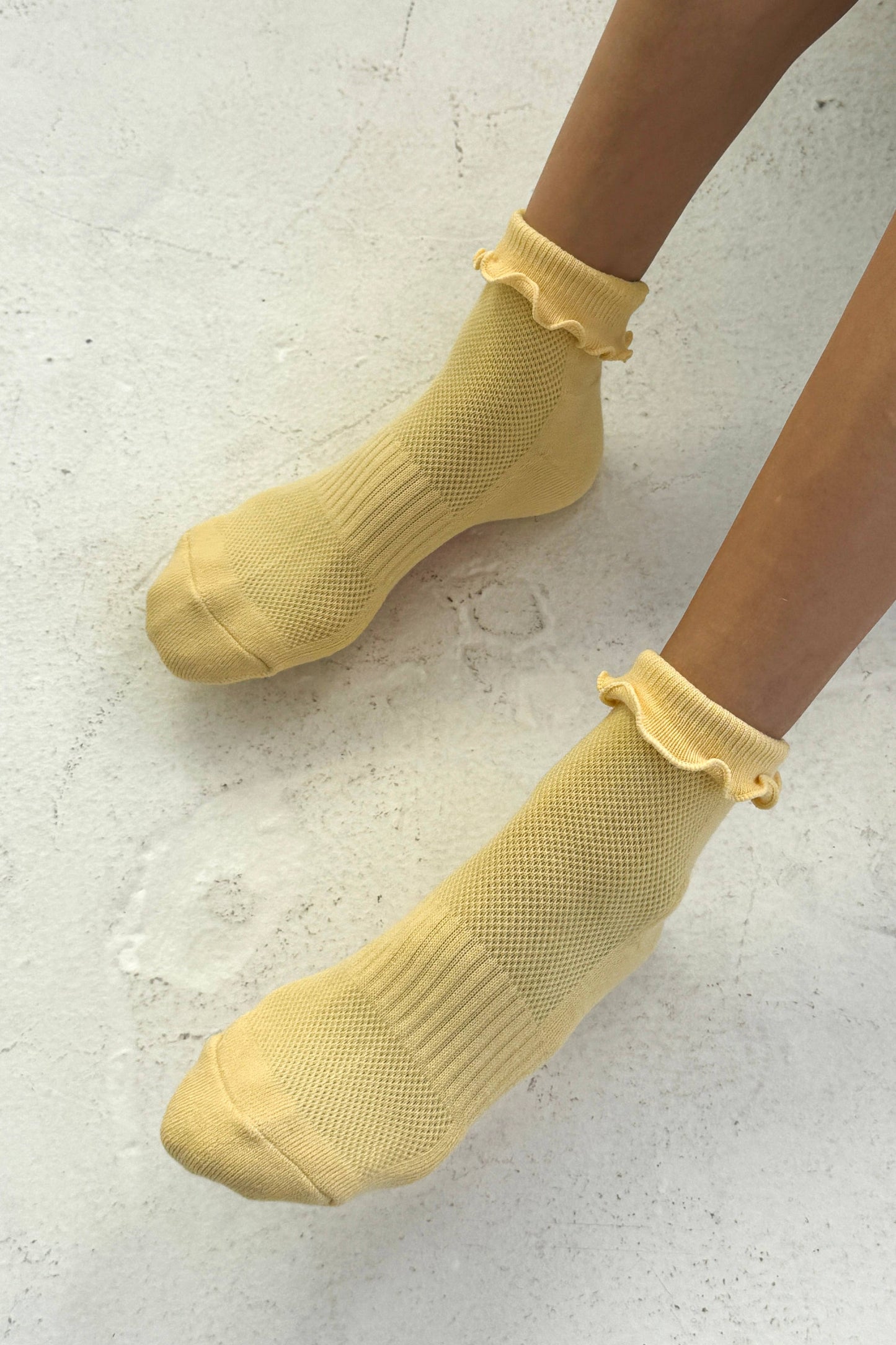 Ruffled Hugger Crew Socks  (Wholesale): BANANA CREAM / RED